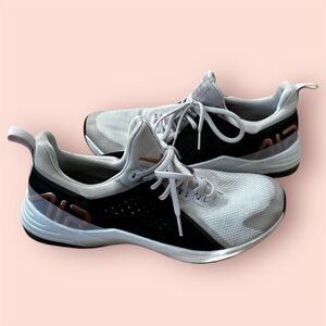 Nike Women's air Max Bella TR 3 Training Sneaker size 10